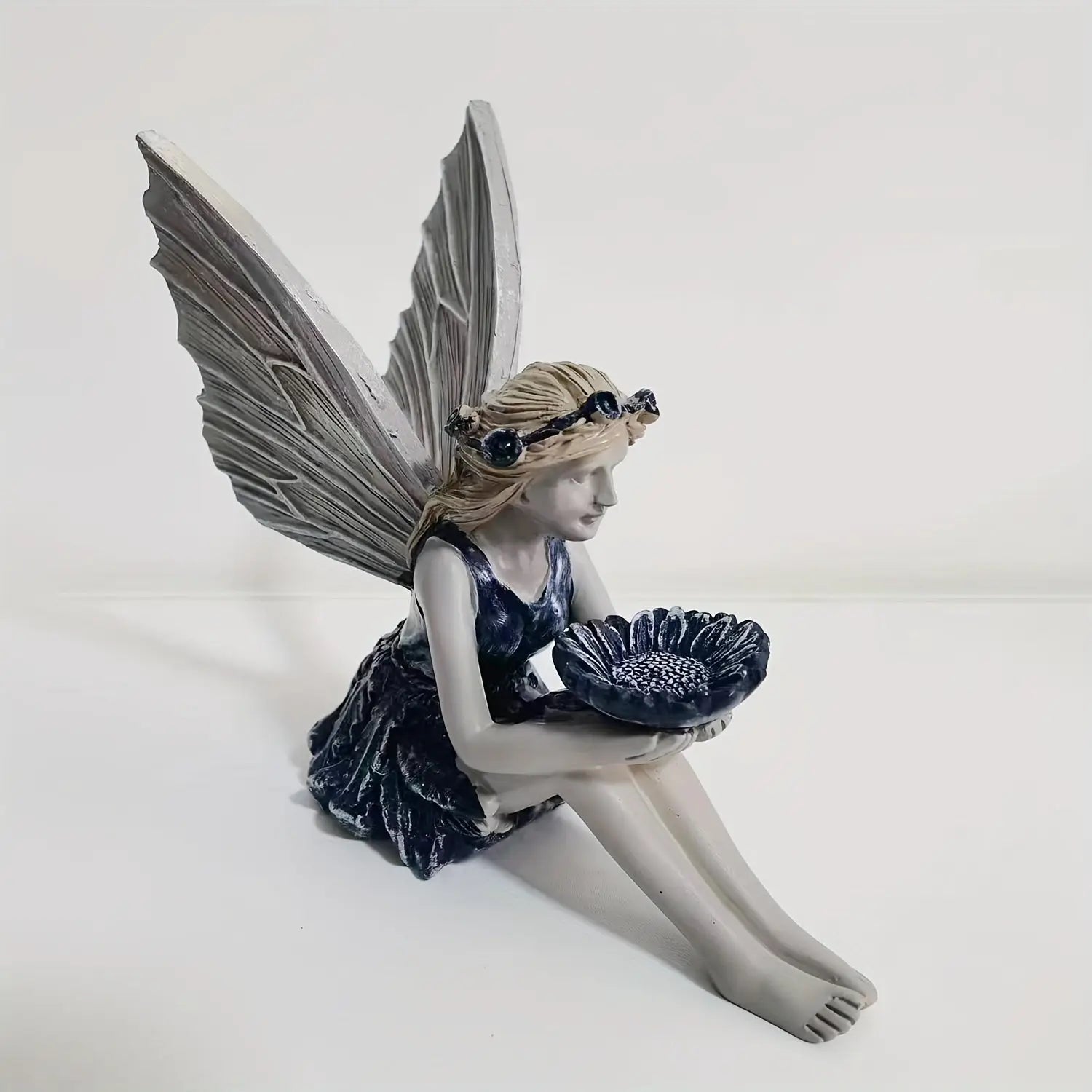 Statue de fée assise en résine Le Coin Vert